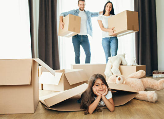 從香港移民海外應該選海運還是空運？差別在哪？